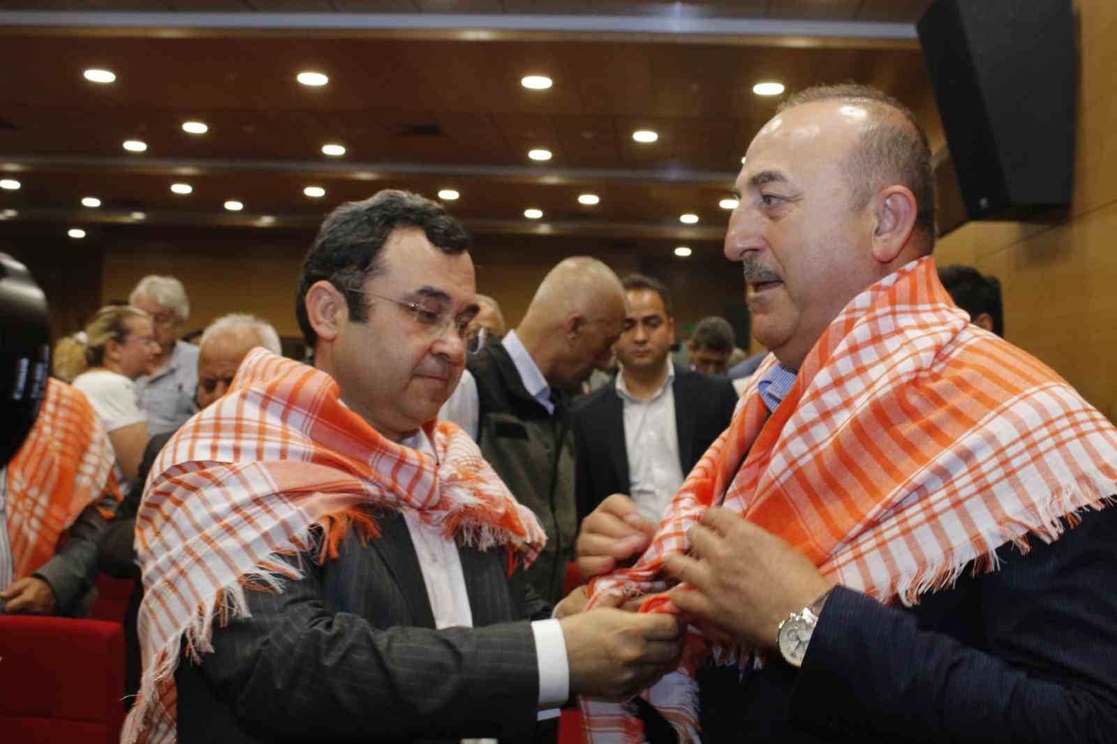 Bakan Çavuşoğlu'ndan kayyum tepkisi