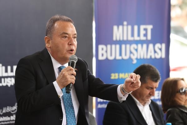 Başkan Böcek Elmalı ve Kaş'ta vatandaşlarla buluştu