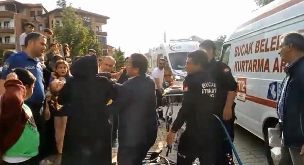 Bisiklete sıkışan Sare'nin ayağını itfaiye ekibi kurtardı