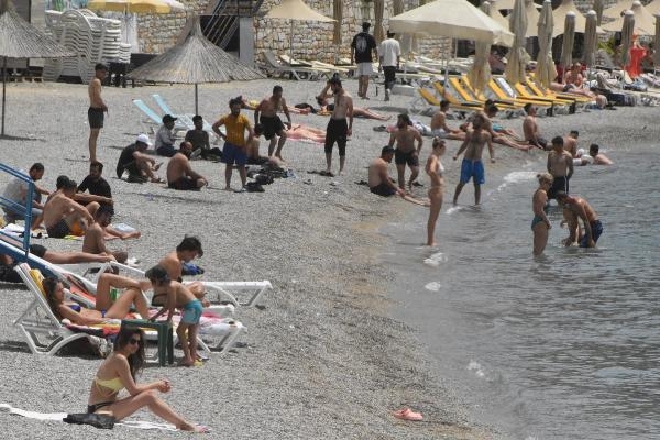Bodrum'da oyunu kullanan sahile akın etti