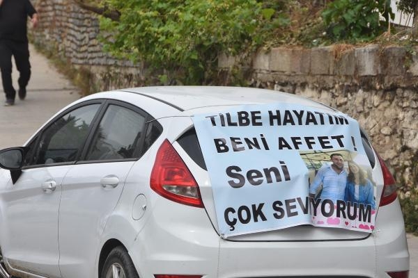 Boşanma davası açan eşine pankartlı özür
