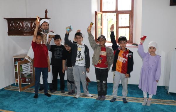 'Cami Market' ve oyun salonuyla çocuklar camiye ve namaza teşvik ediliyor