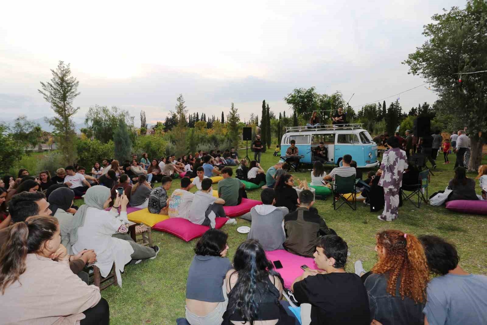 Eski fabrikanın eski trafo binası, yeni kitap yuvası oldu