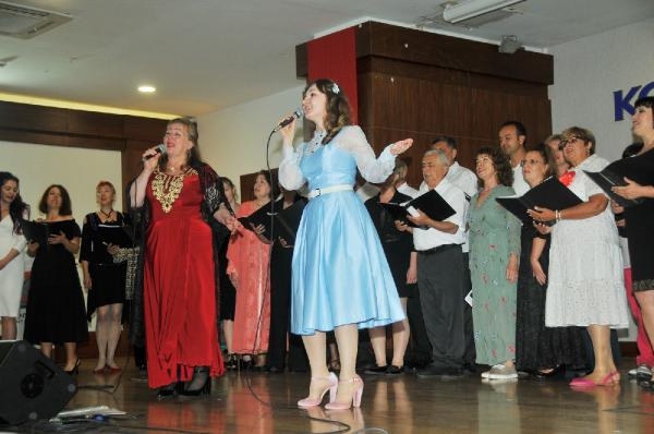 Her dilden şarkılar