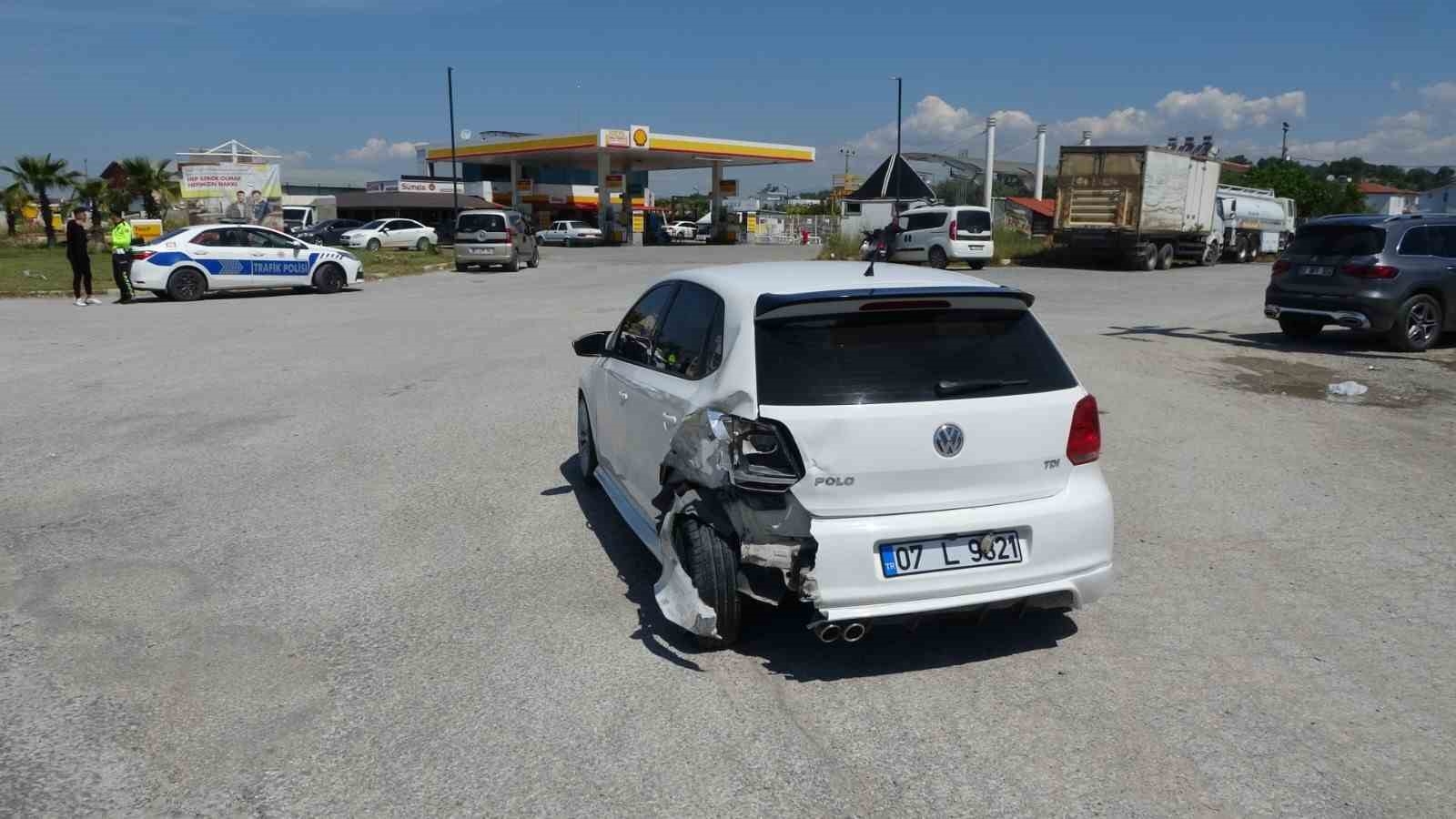 Karayolunda korku dolu anlar: Çarptı, savruldu, bariyere çarparak durabildi