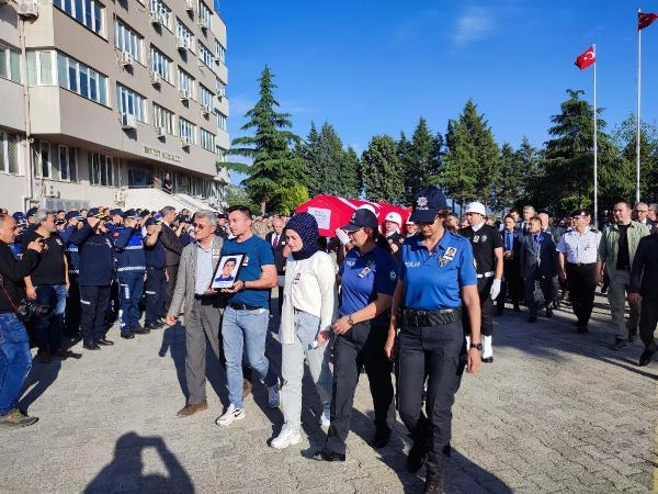 Kazada ölen polis memurunun cenazesi törenle memleketine uğurlandı