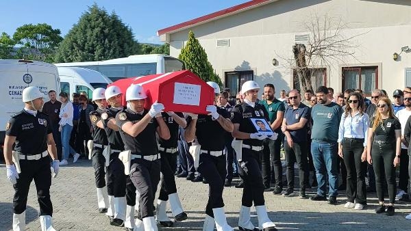 Kazada ölen polis memurunun cenazesi törenle memleketine uğurlandı