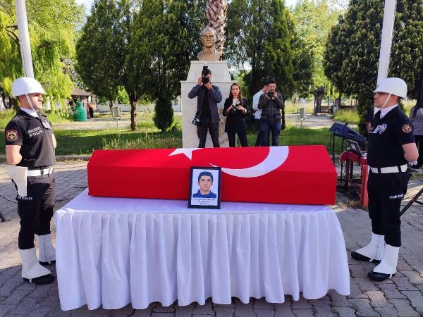 Kazada ölen polis memurunun cenazesi törenle memleketine uğurlandı