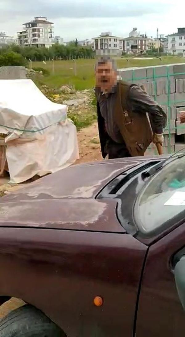 Kiracıyla anlaşamayınca kazmayla duvarı parçalayıp, kapıya asma kilit taktı