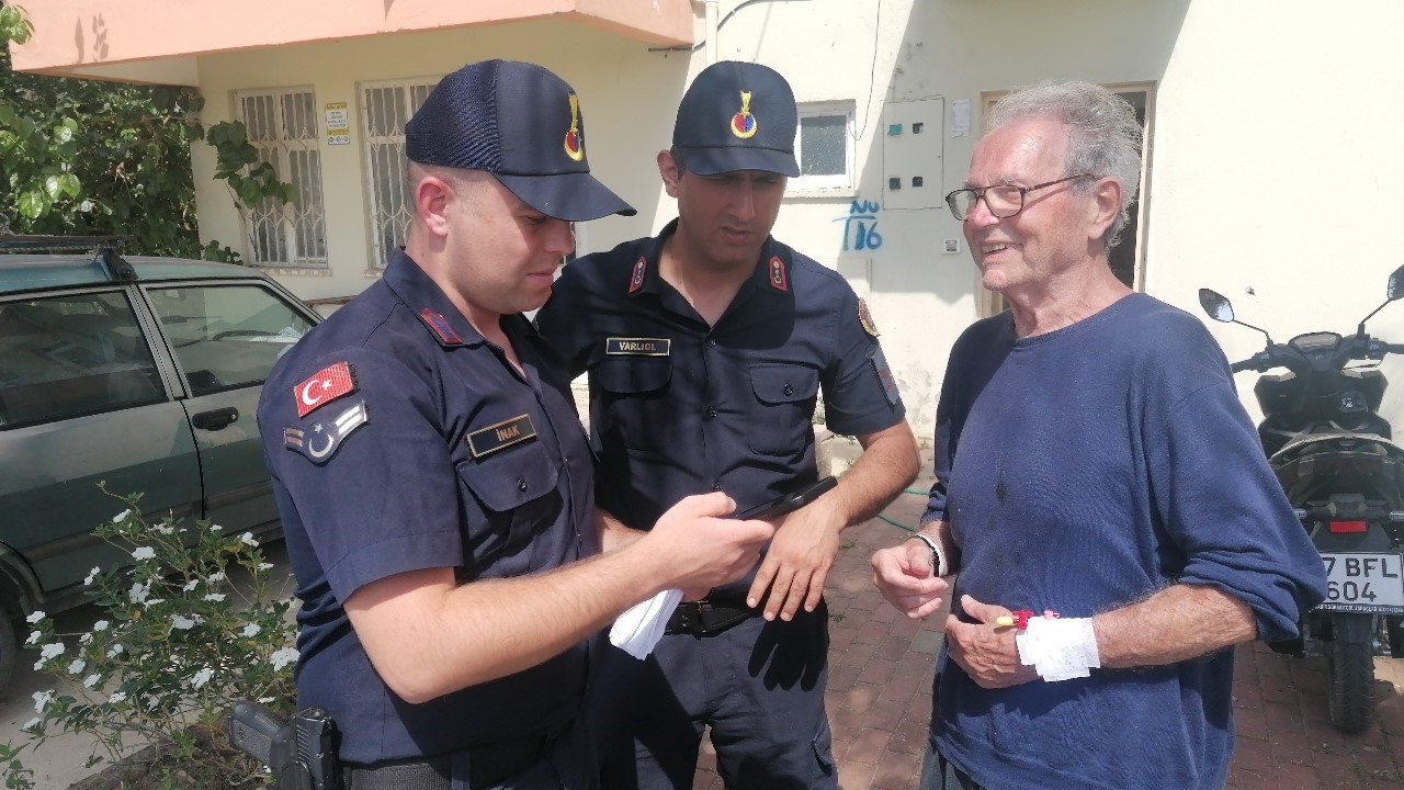 Kolunda açılmış damar yoluyla hastaneden kaçtı !