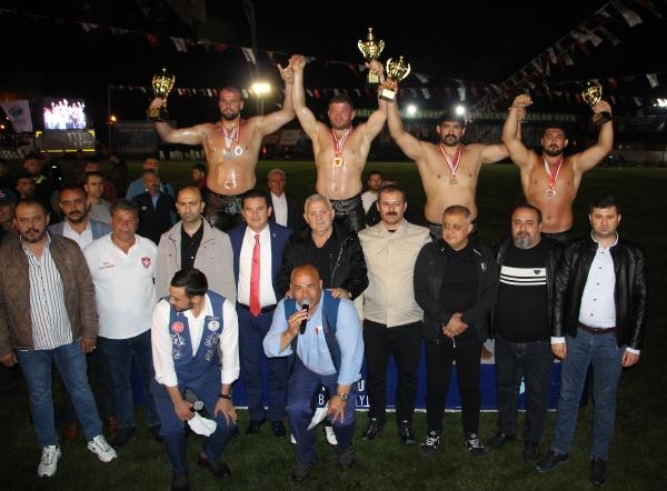 Kumluca'da başpehlivan İsmail Balaban oldu