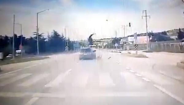 Motosikletlinin öldüğü kaza araç kamerasında
