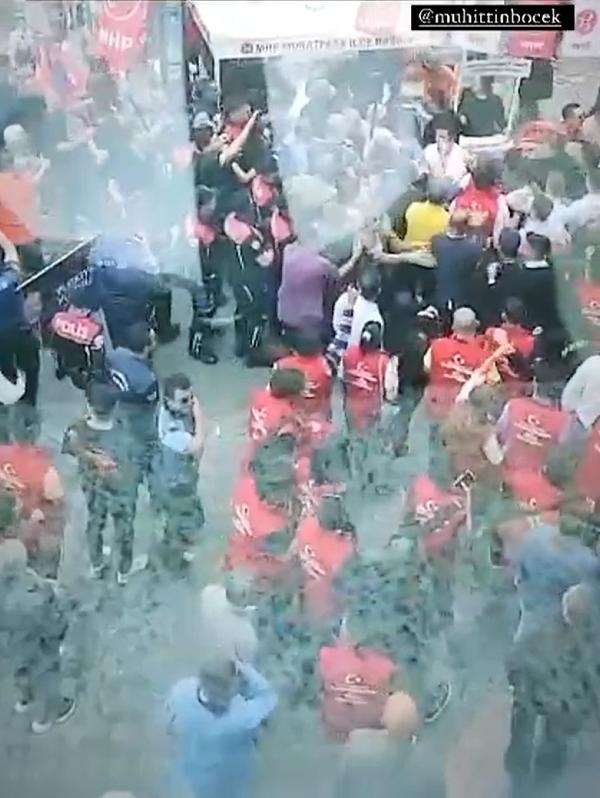 Muhittin Böcek'in esnaf ziyaretinde arbede yaşandı