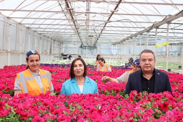 Selvi Kılıçdaroğlu, Hıdırellez için gül dikti dilek tuttu