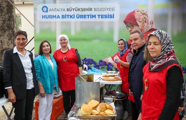 Selvi Kılıçdaroğlu, Hıdırellez için gül dikti dilek tuttu