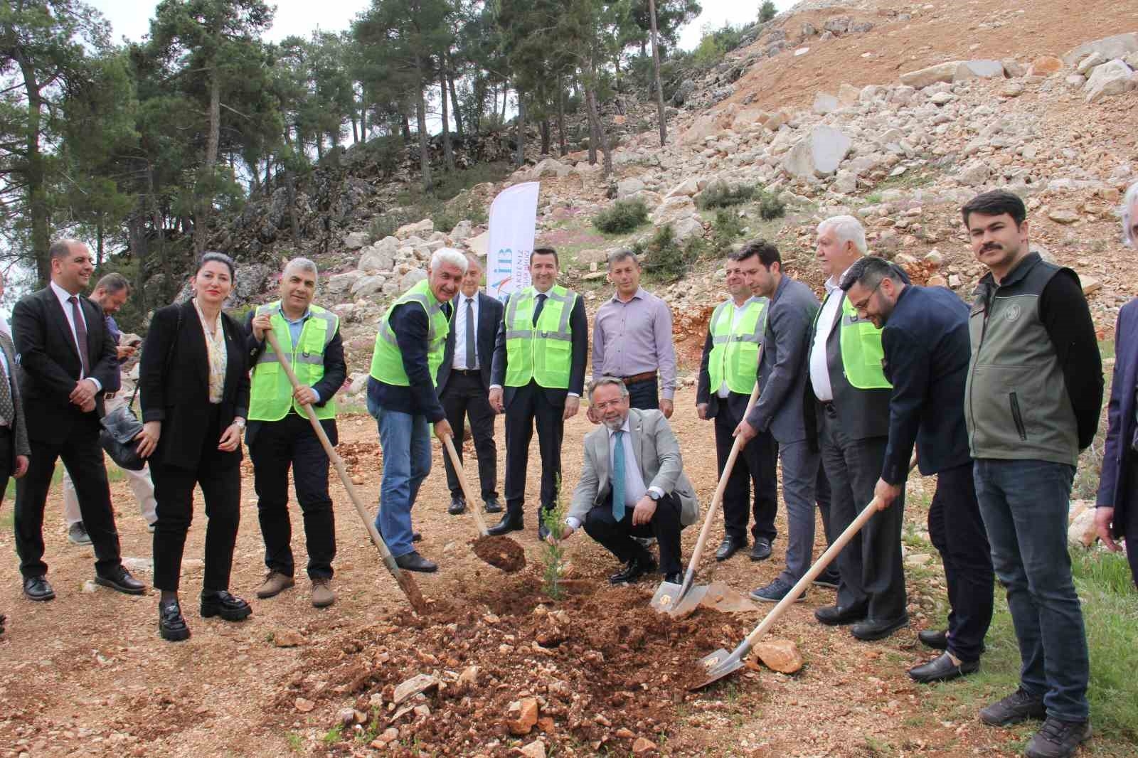 Terk edilmiş mermer ocağı rehabilite edilerek ağaçlandırıldı