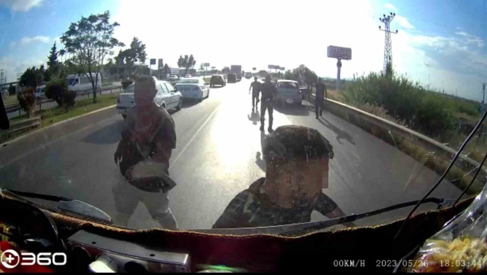 Trafik eşkıyaları iş başında ! Eşi ve çocuğunun yanında...