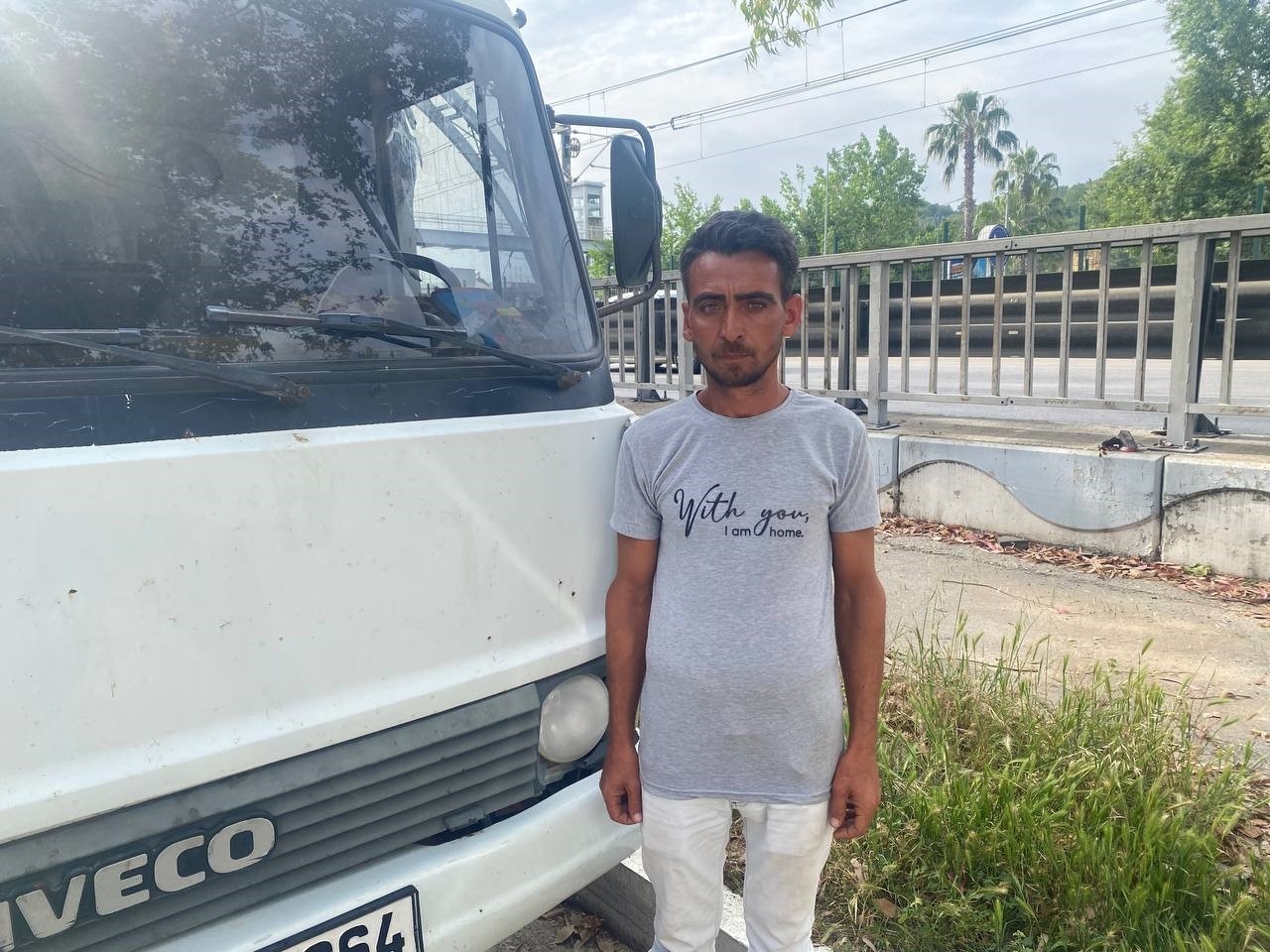 Trafik eşkıyaları iş başında ! Eşi ve çocuğunun yanında...