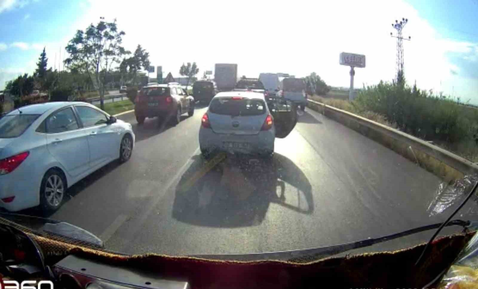 Trafik eşkıyaları iş başında ! Eşi ve çocuğunun yanında...