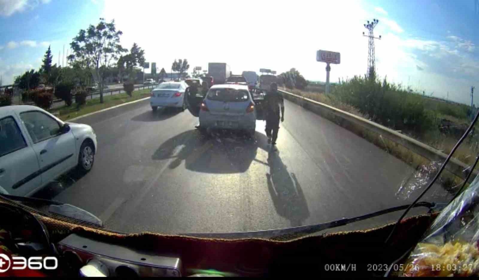 Trafik eşkıyaları iş başında ! Eşi ve çocuğunun yanında...