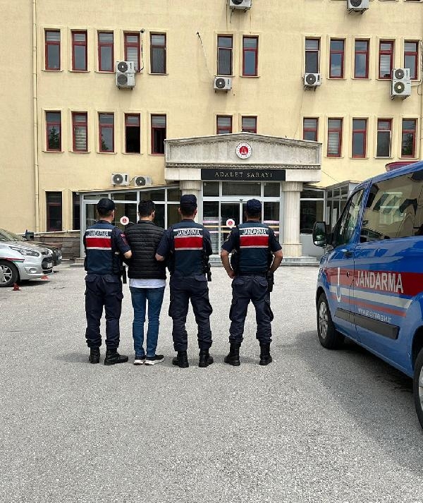 Uyuşturucu satıcısı kimlik sorgusunda yakalandı