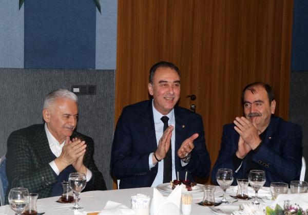 Yıldırım: FETÖ'cülerin, bölücülerin desteklediği adayı değil, milletin adamı Erdoğan'ı destekliyoruz
