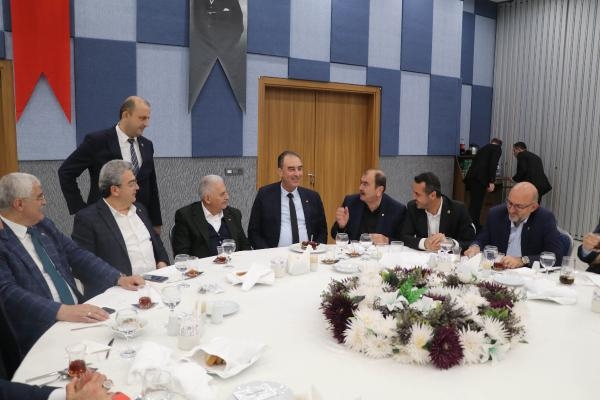 Yıldırım: FETÖ'cülerin, bölücülerin desteklediği adayı değil, milletin adamı Erdoğan'ı destekliyoruz