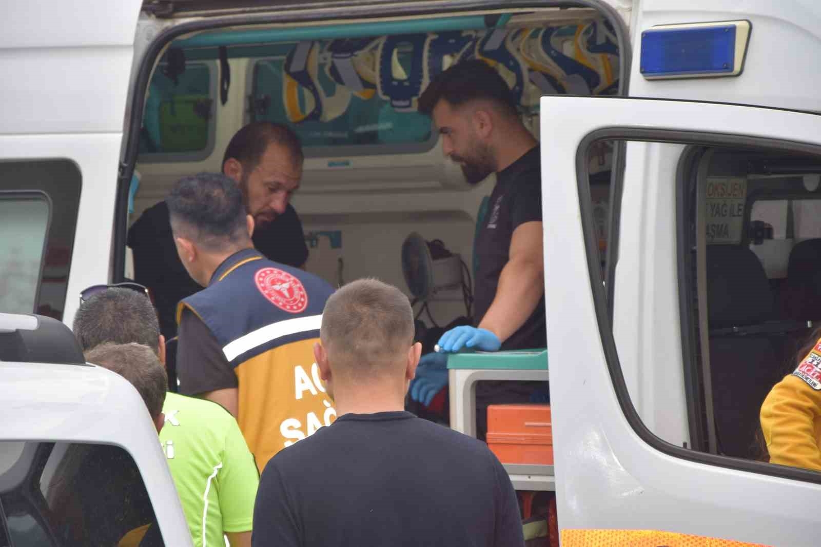 Alkollü sürücü önce park halindeki araca vurdu sonra araç içinde sızdı