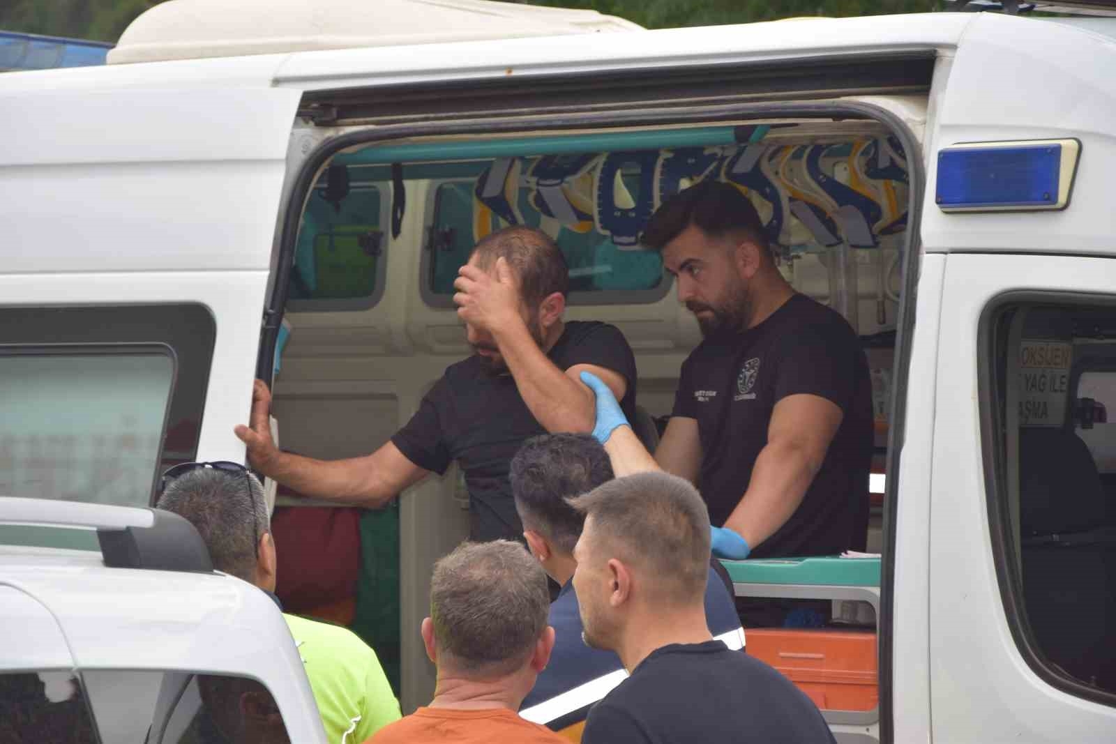 Alkollü sürücü önce park halindeki araca vurdu sonra araç içinde sızdı