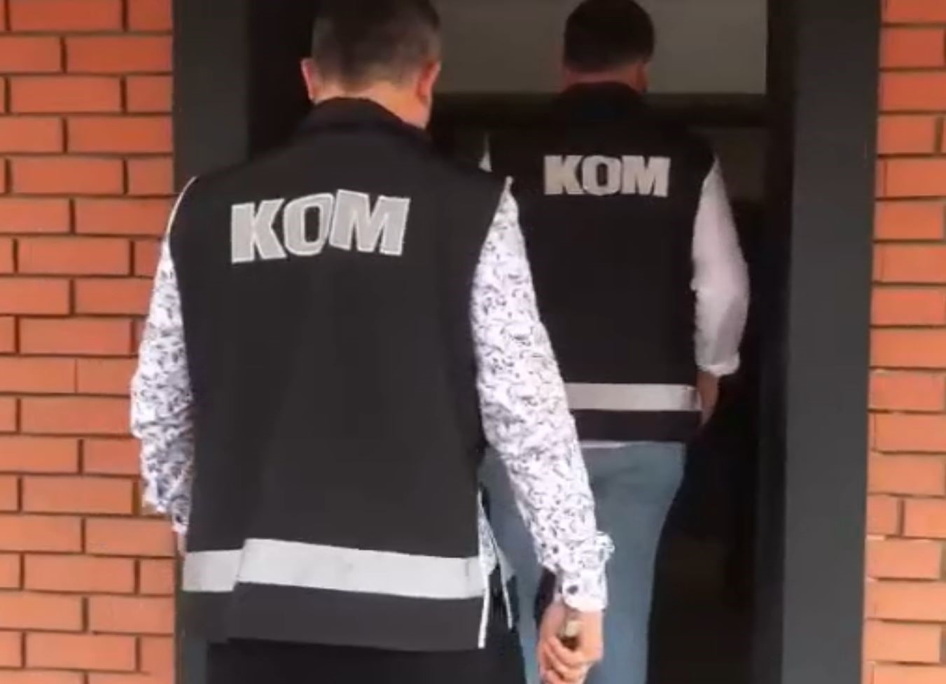 Antalya'da bir otelde 6 bin 919 şişe sahte alkol ele geçirildi