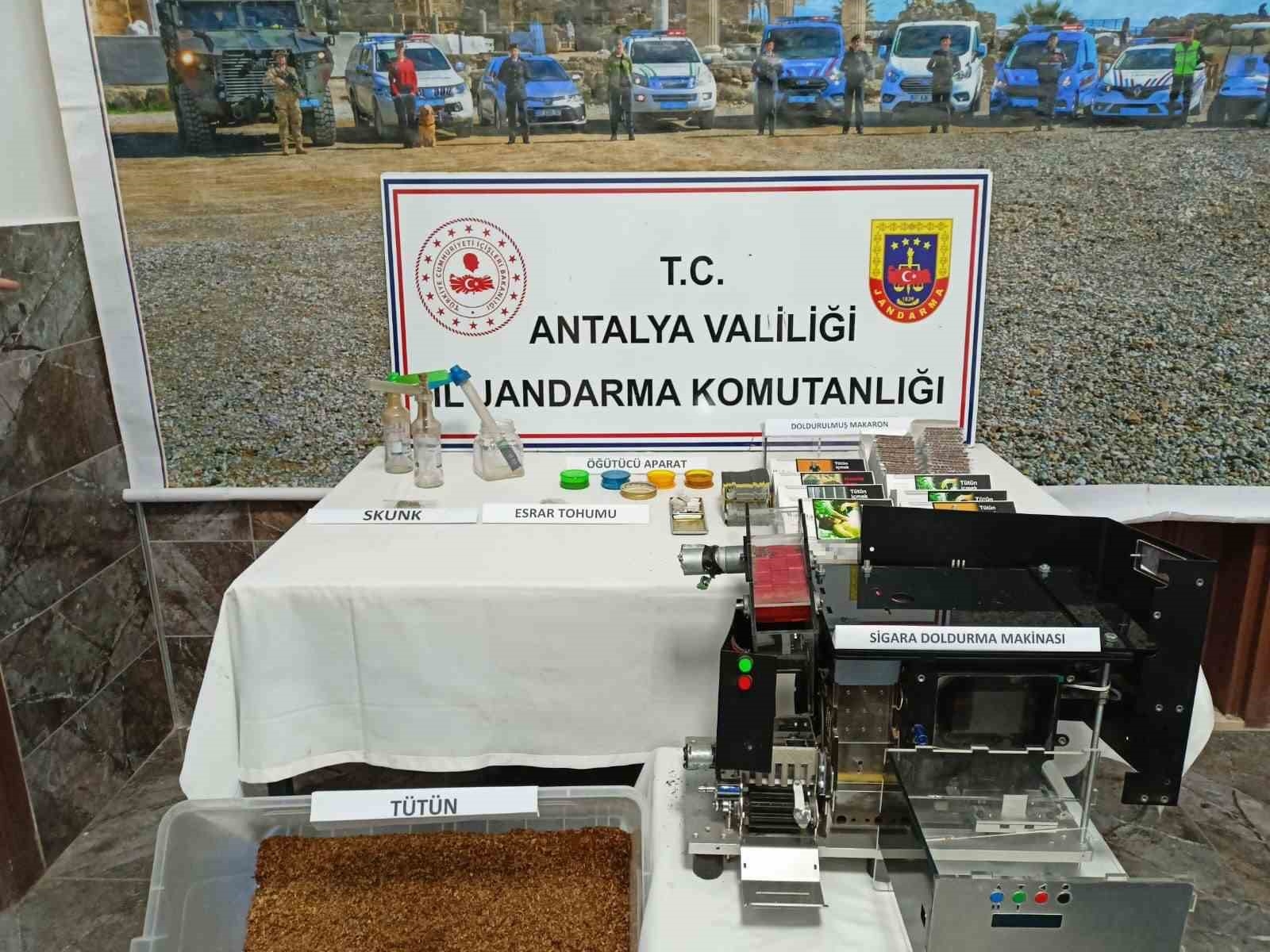 Antalya'da jandarma uyuşturucu tacirlerine göz açtırmıyor