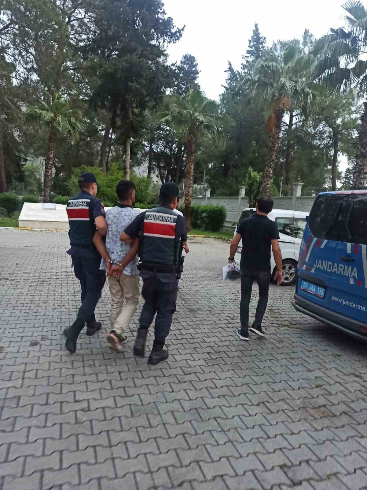 Antalya'da jandarmadan uyuşturucuya geçit yok