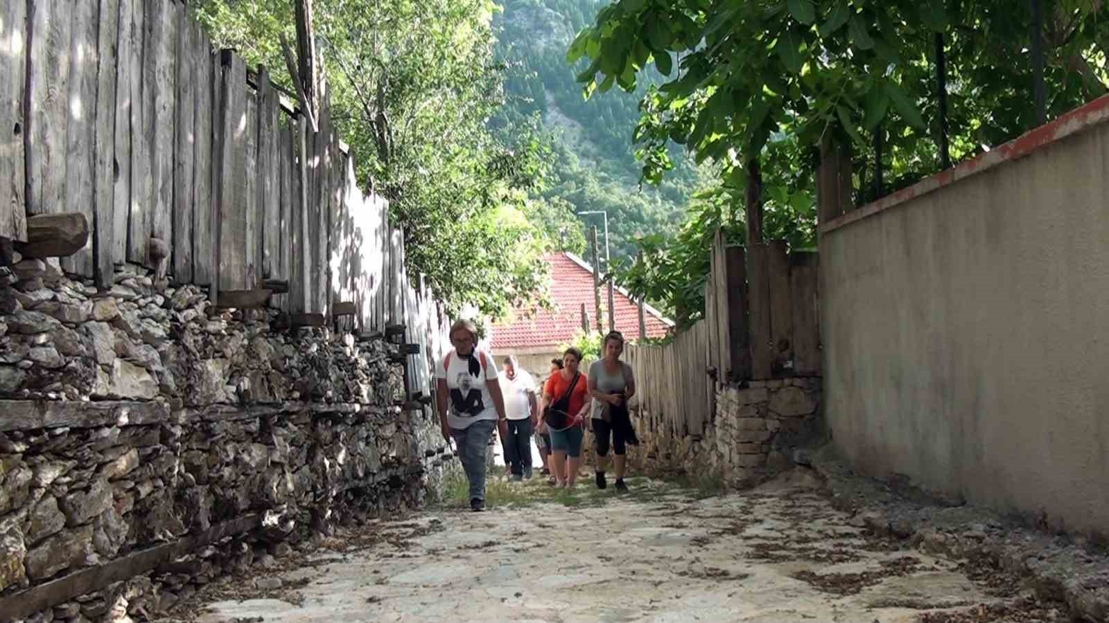 Antalya'nın düğmeli evlerinde yılda 8 bin kişi konaklıyor