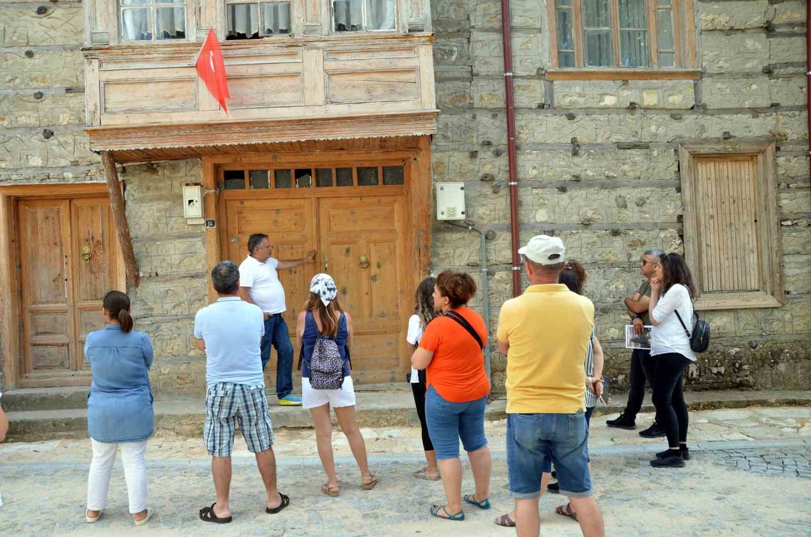Antalya'nın düğmeli evlerinde yılda 8 bin kişi konaklıyor