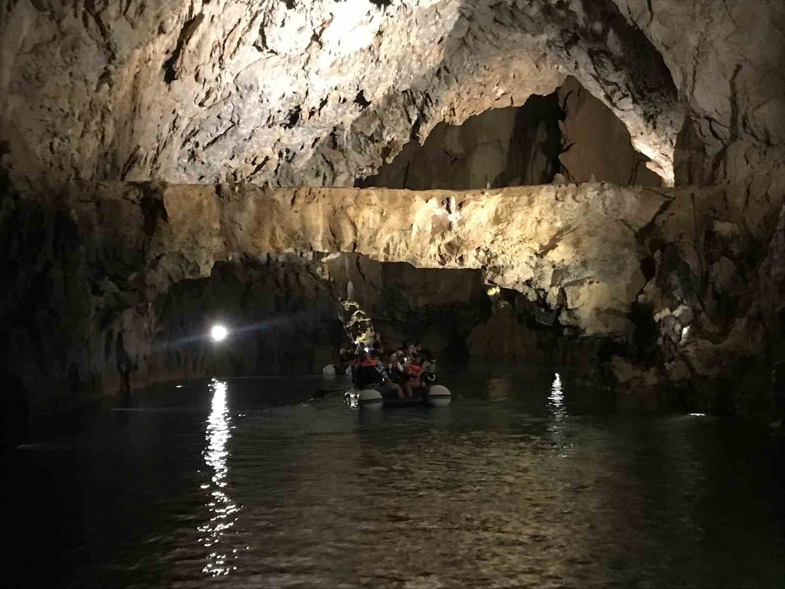 Antalya'nın düğmeli evlerinde yılda 8 bin kişi konaklıyor