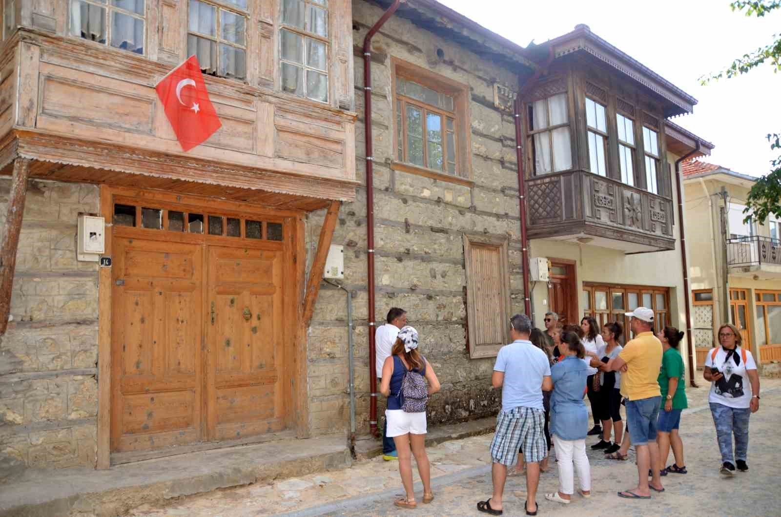 Antalya'nın düğmeli evlerinde yılda 8 bin kişi konaklıyor