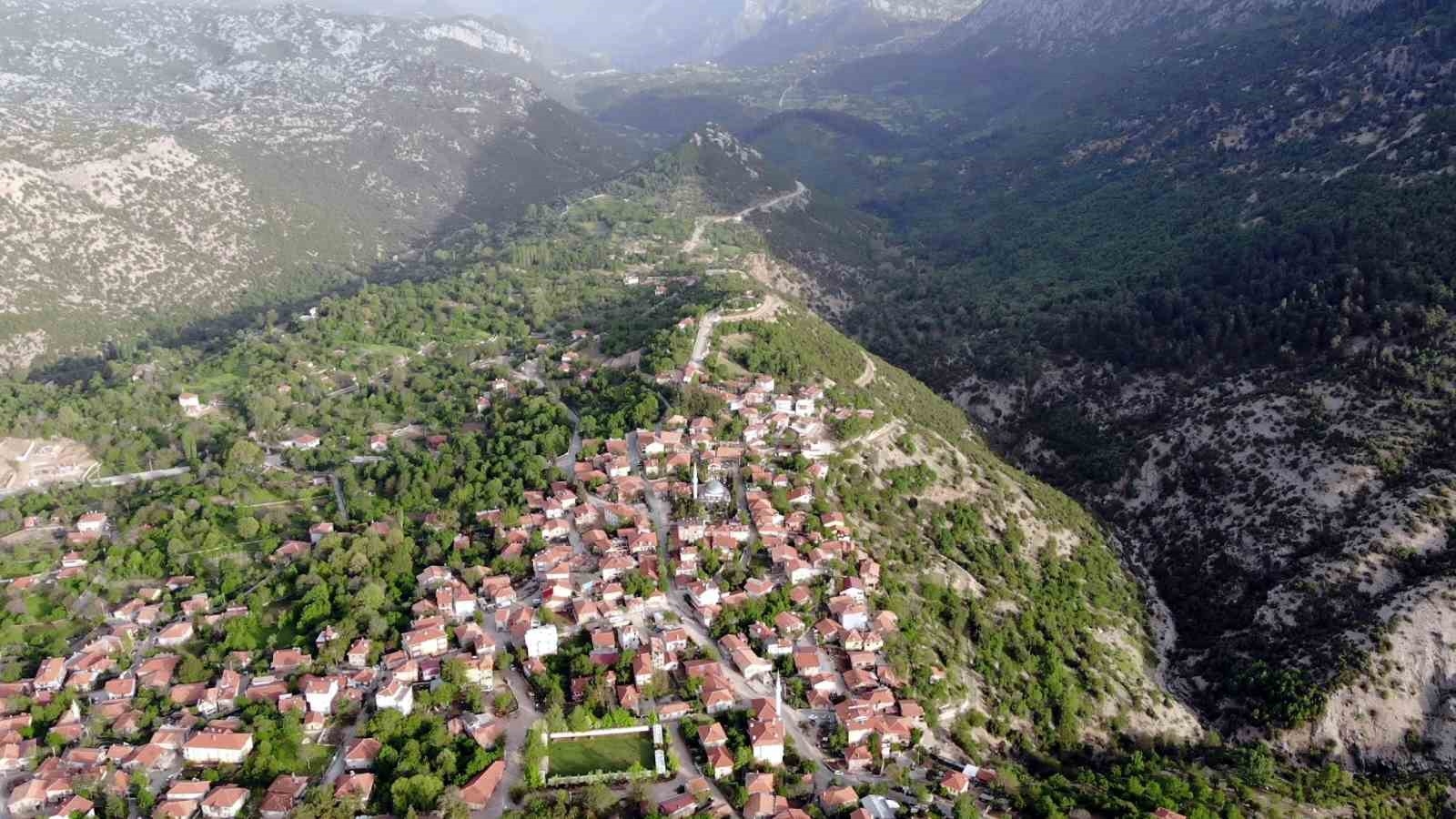Antalya'nın düğmeli evlerinde yılda 8 bin kişi konaklıyor