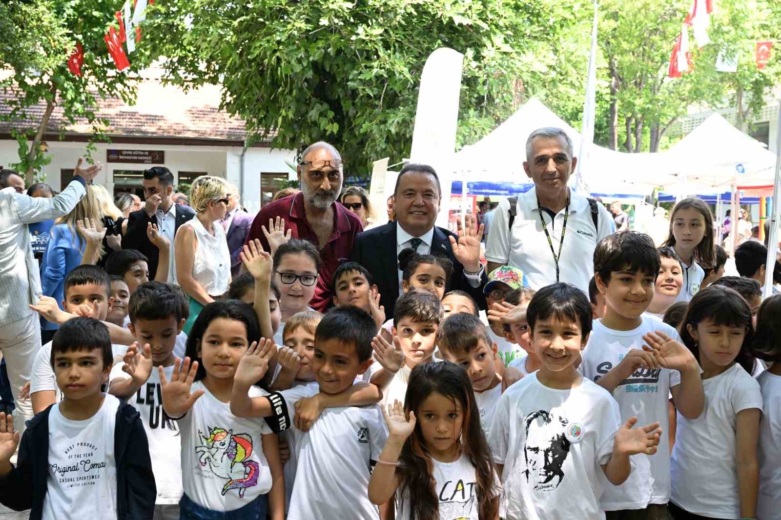 Başkan Böcek: "Gelecek nesillere temiz bir çevre bırakmak istiyoruz"