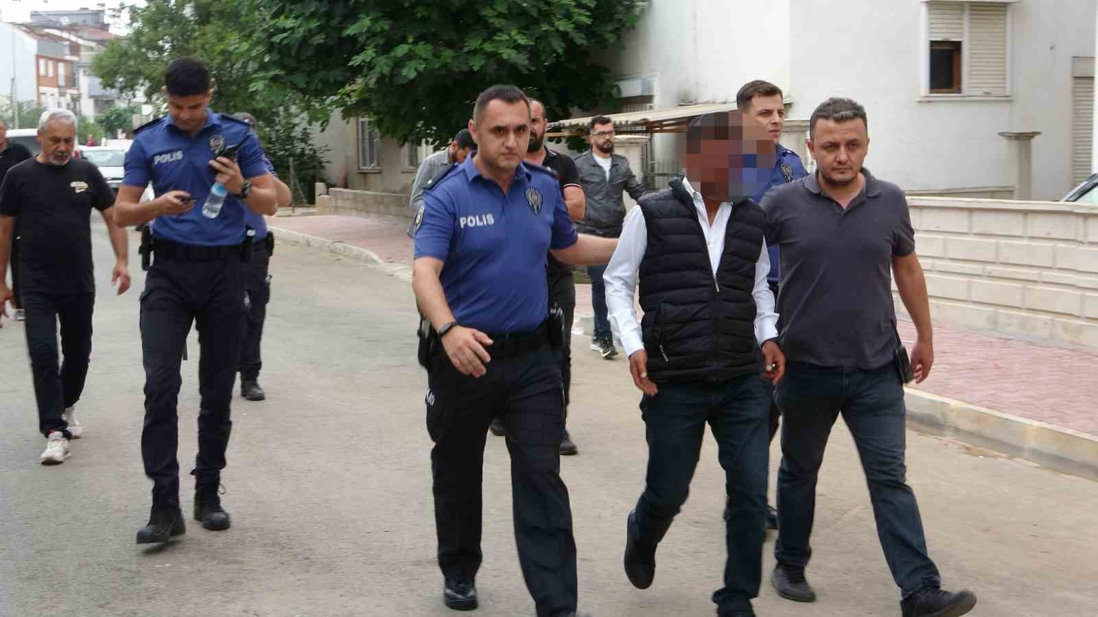 Bıçağı boğazına dayayıp korku dolu anlar yaşattı !