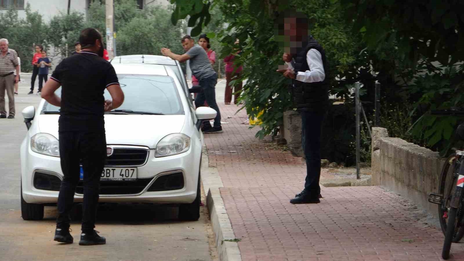 Bıçağı boğazına dayayıp korku dolu anlar yaşattı !