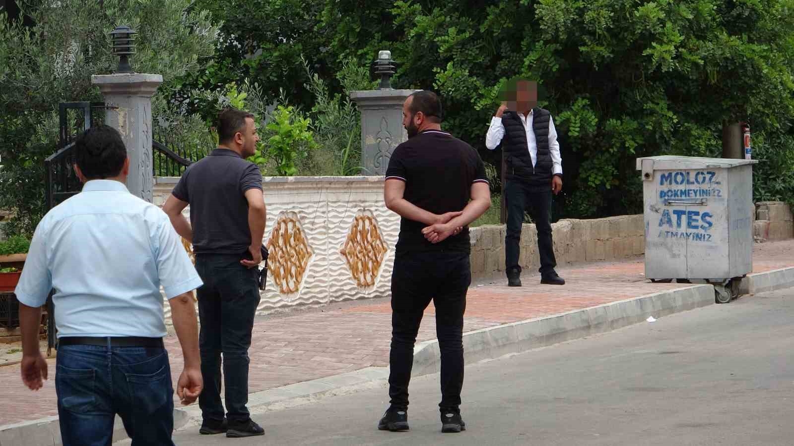 Bıçağı boğazına dayayıp korku dolu anlar yaşattı !