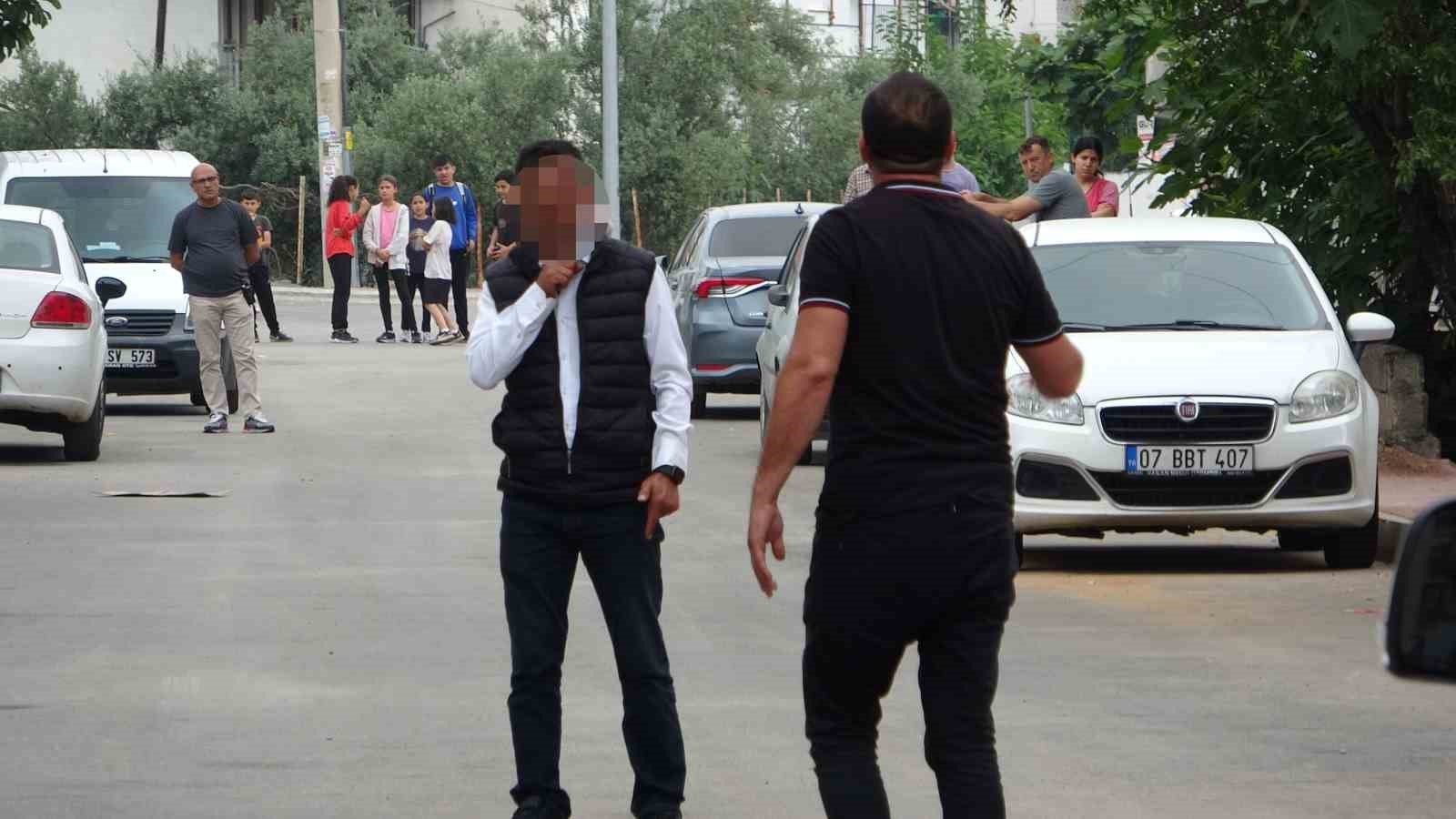 Bıçağı boğazına dayayıp korku dolu anlar yaşattı !