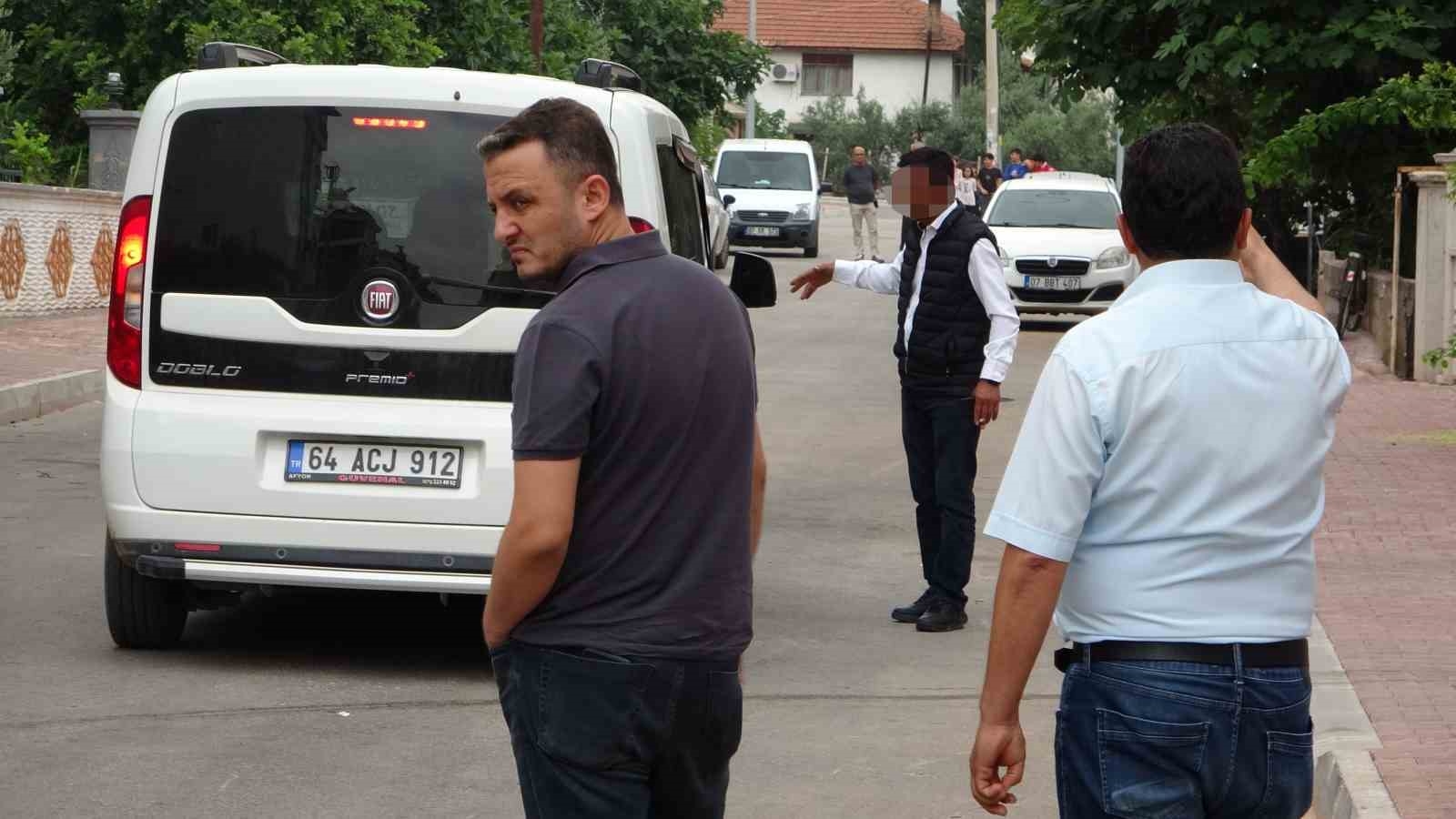 Bıçağı boğazına dayayıp korku dolu anlar yaşattı !