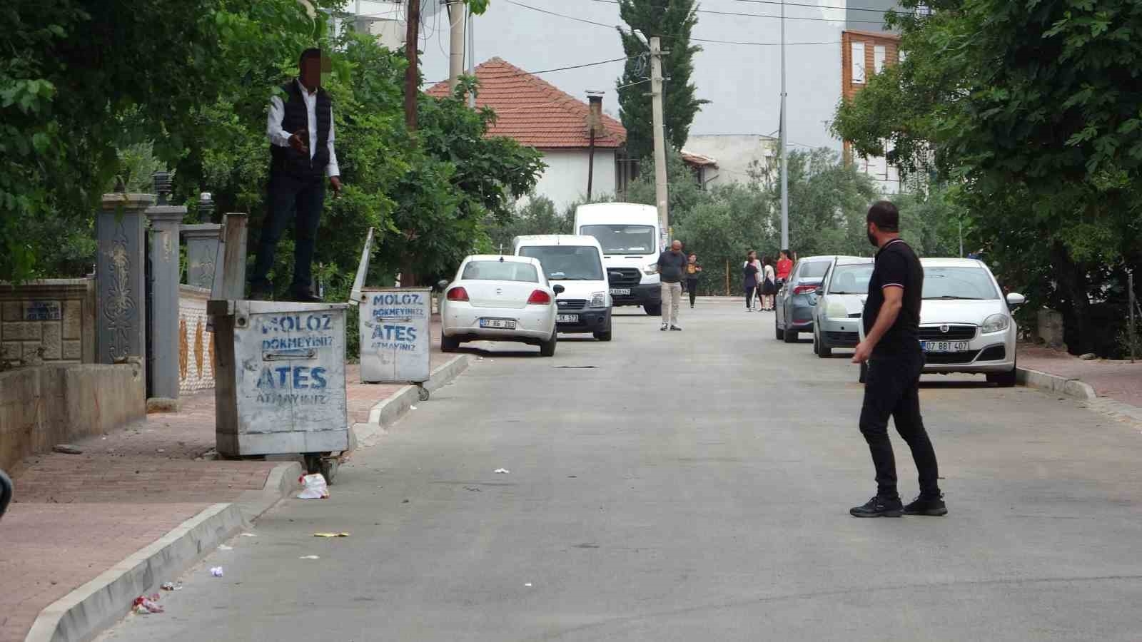 Bıçağı boğazına dayayıp korku dolu anlar yaşattı !