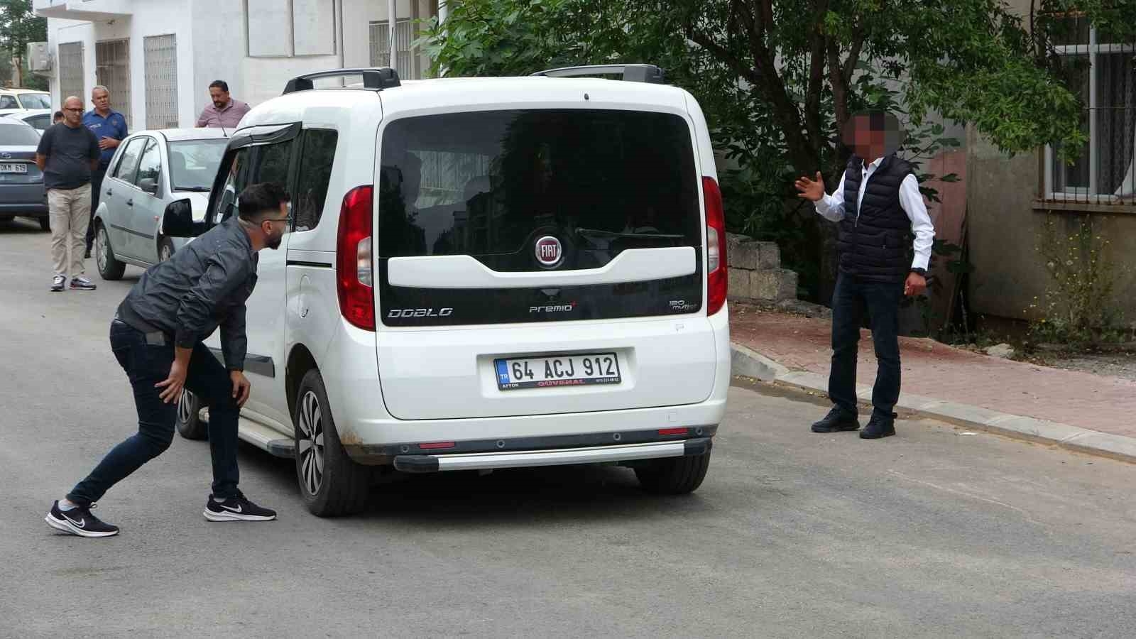 Bıçağı boğazına dayayıp korku dolu anlar yaşattı !