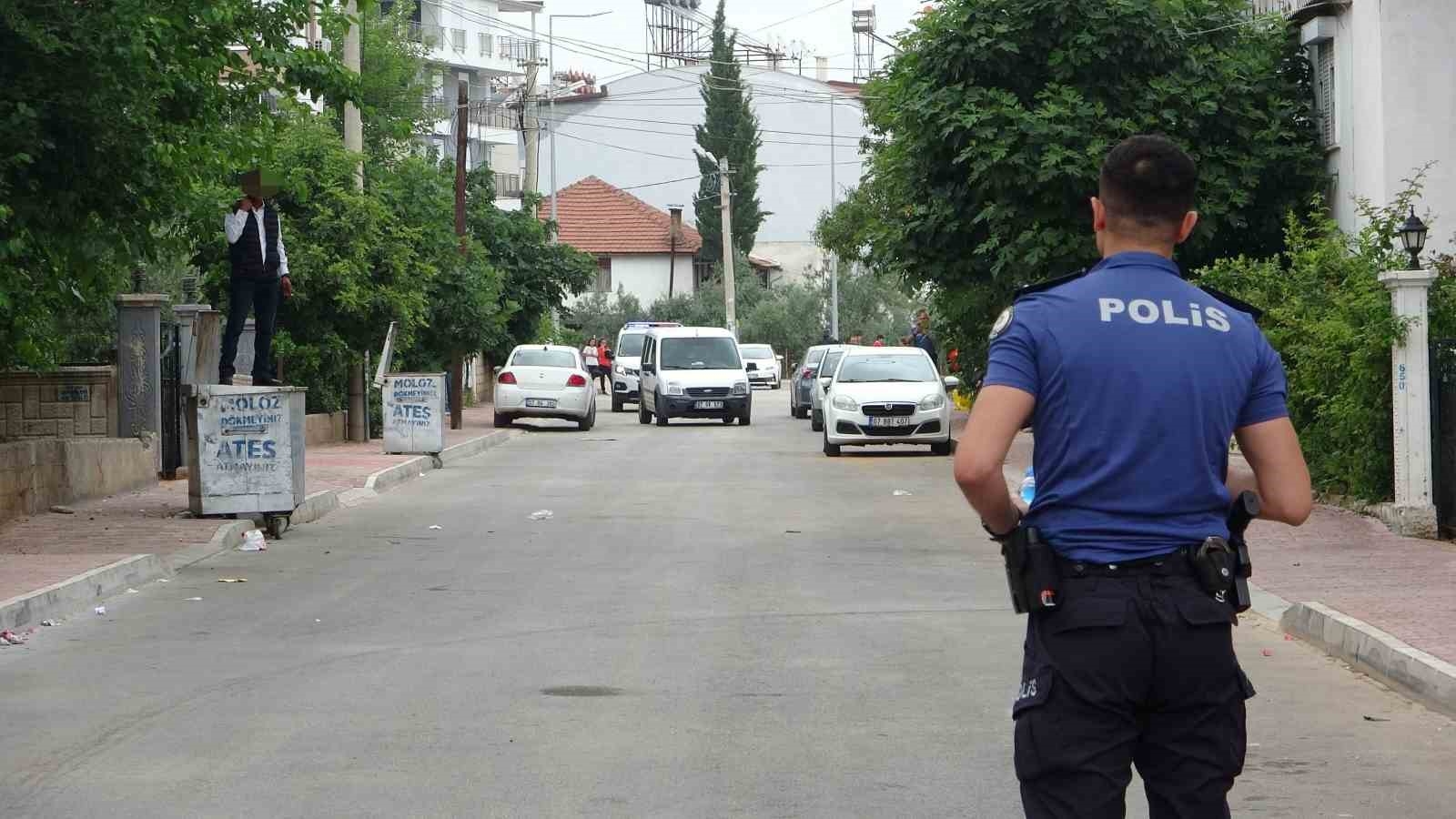 Bıçağı boğazına dayayıp korku dolu anlar yaşattı !