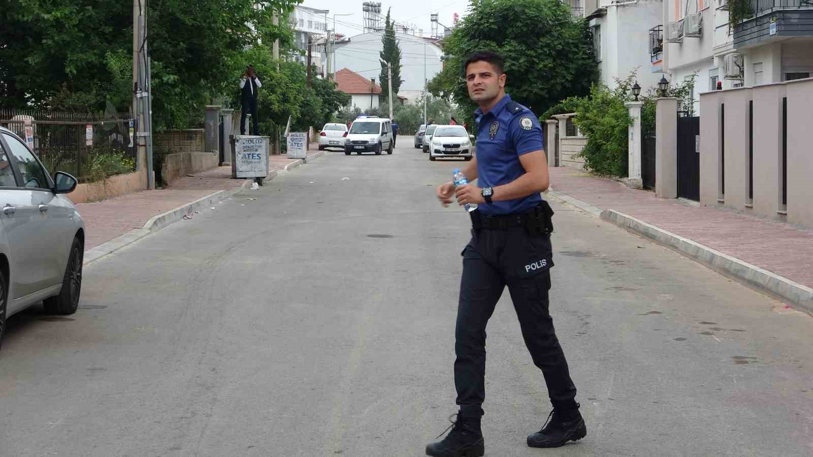 Bıçağı boğazına dayayıp korku dolu anlar yaşattı !