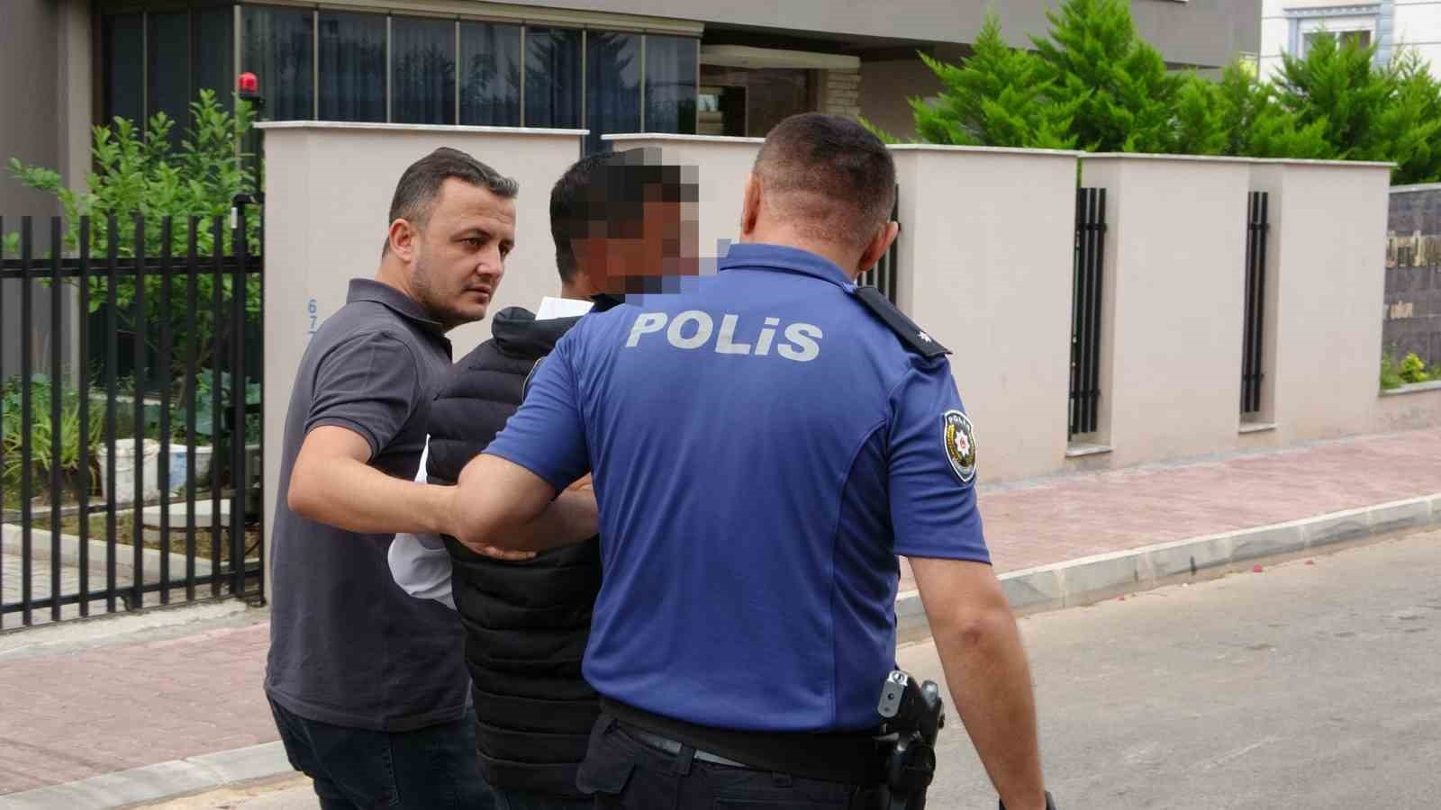 Bıçağı boğazına dayayıp korku dolu anlar yaşattı !
