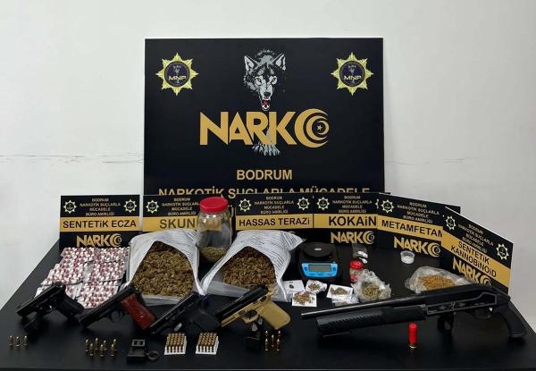 Çakmak görünümlü suikast silahı da ele geçirildi; 45 gözaltı