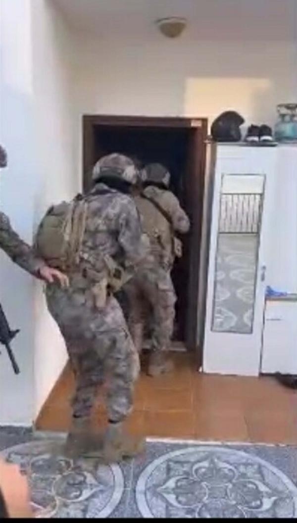 Çakmak görünümlü suikast silahı da ele geçirildi; 45 gözaltı